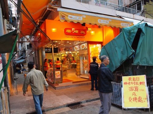 2010年始至今，香港唐順興燒臘店設置長者日為老人免費贈送午餐及禮物